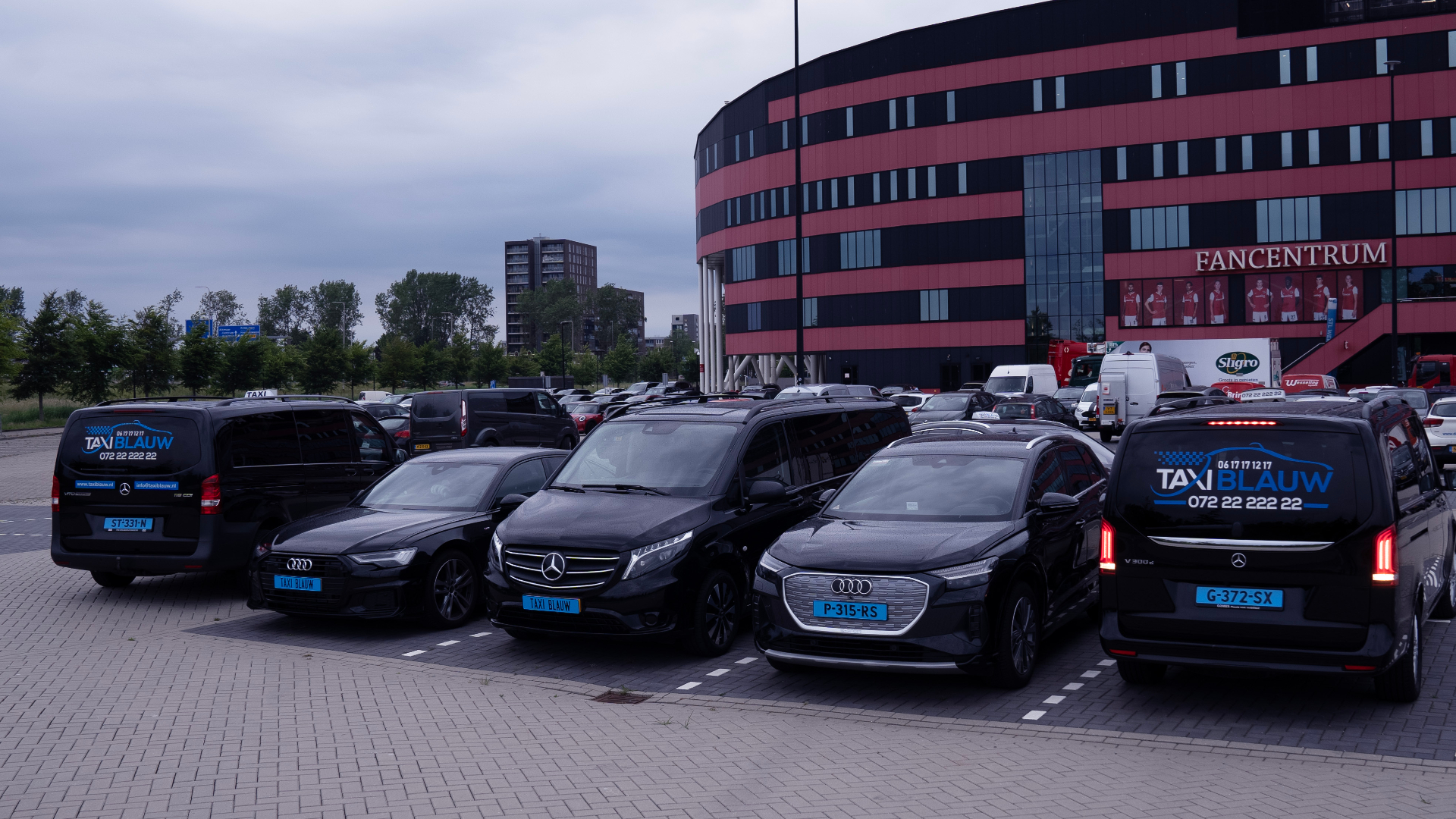 Taxi Blauw onderweg in regio Alkmaar